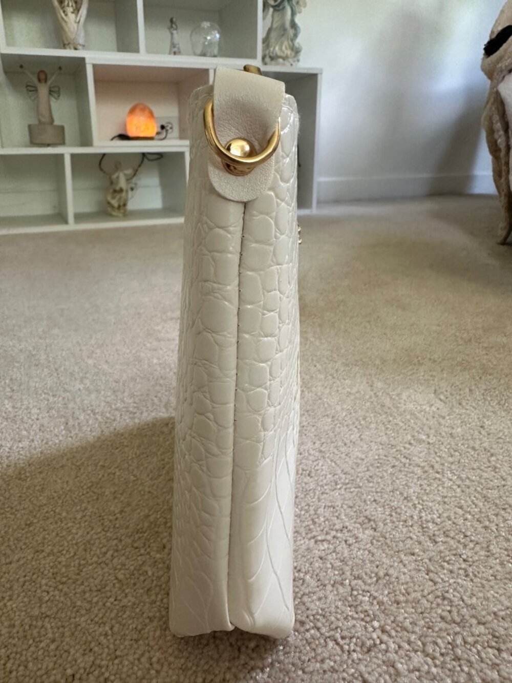 Sunnycity Milano Italy White Faux Croc Shoulder Bag With Gold Accents - Picture 8 of 16